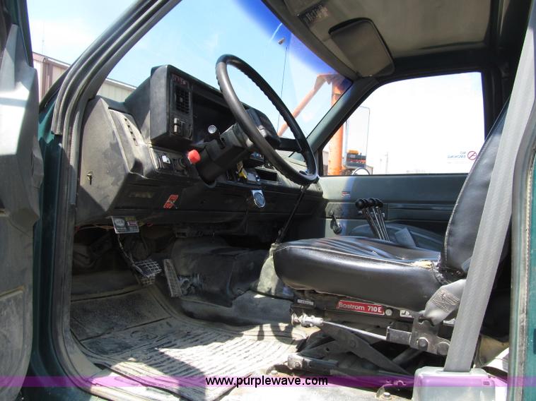image for item D7329 1990 GMC TopKick dump truck
