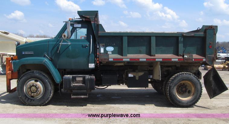 image for item D7330 1989 GMC Brigadier dump truck