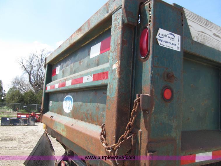 image for item D7330 1989 GMC Brigadier dump truck