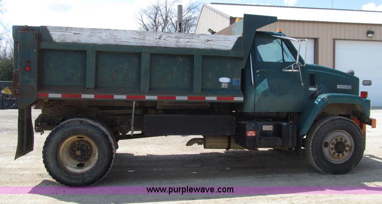 image for item D7330 1989 GMC Brigadier dump truck