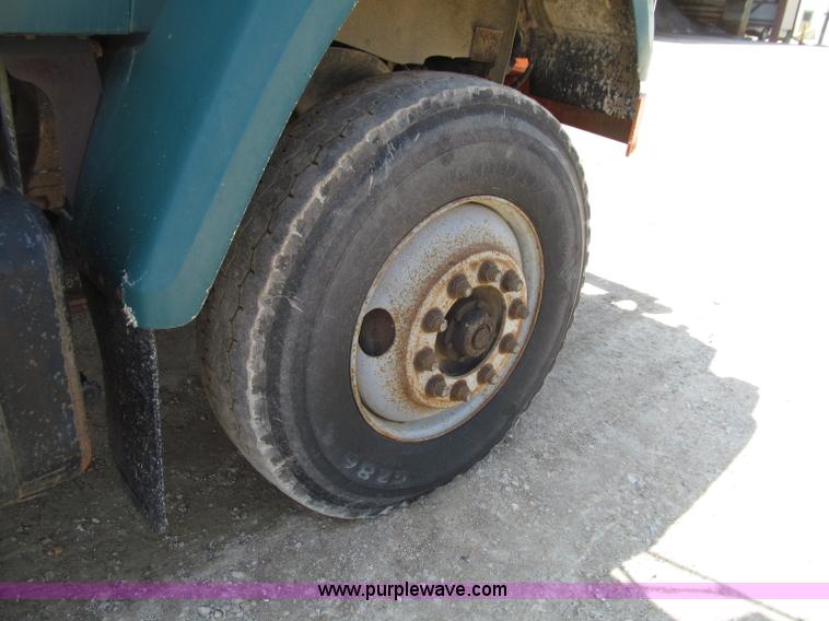 image for item D7330 1989 GMC Brigadier dump truck