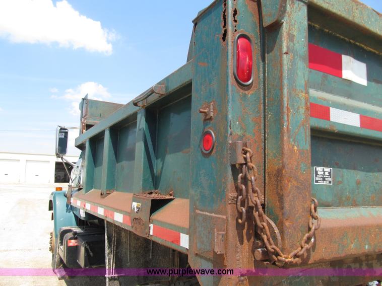 image for item D7330 1989 GMC Brigadier dump truck