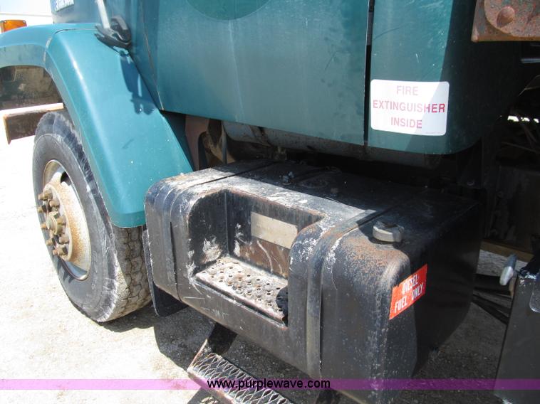 image for item D7330 1989 GMC Brigadier dump truck