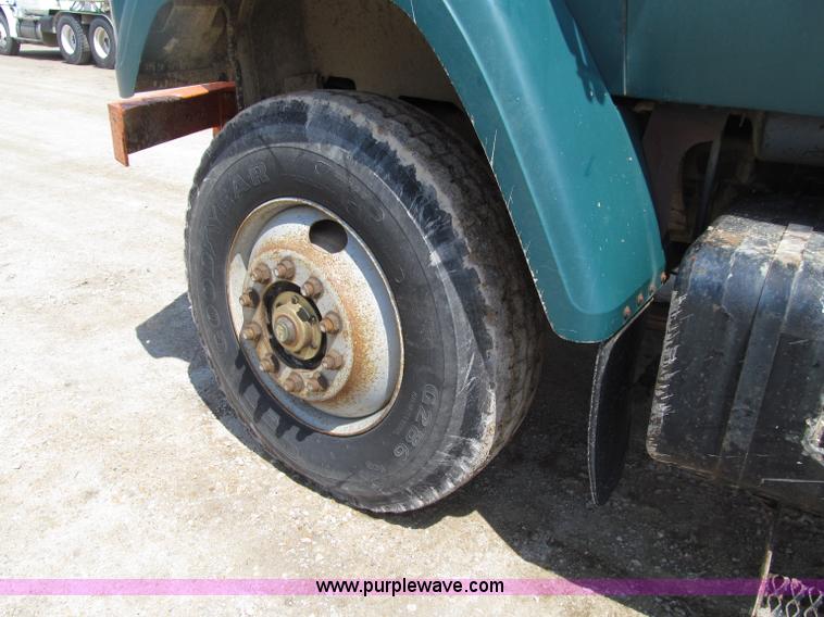 image for item D7330 1989 GMC Brigadier dump truck