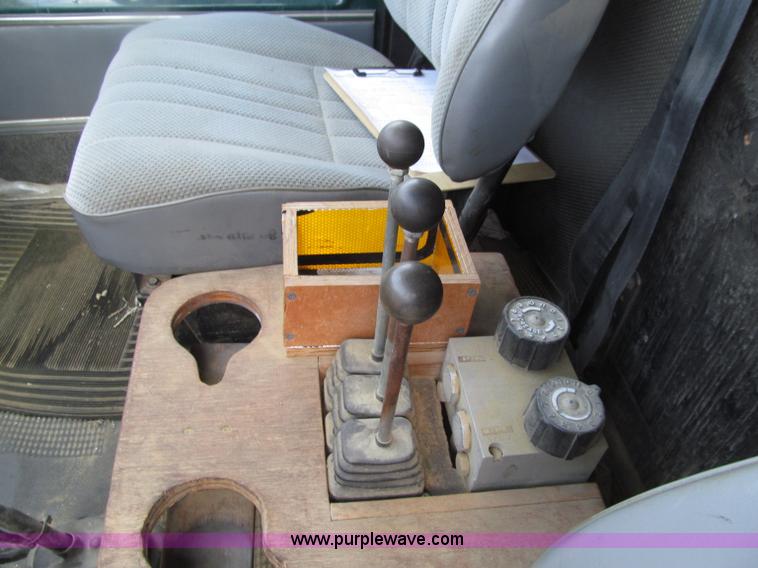 image for item D7330 1989 GMC Brigadier dump truck