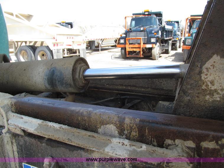 image for item D7330 1989 GMC Brigadier dump truck