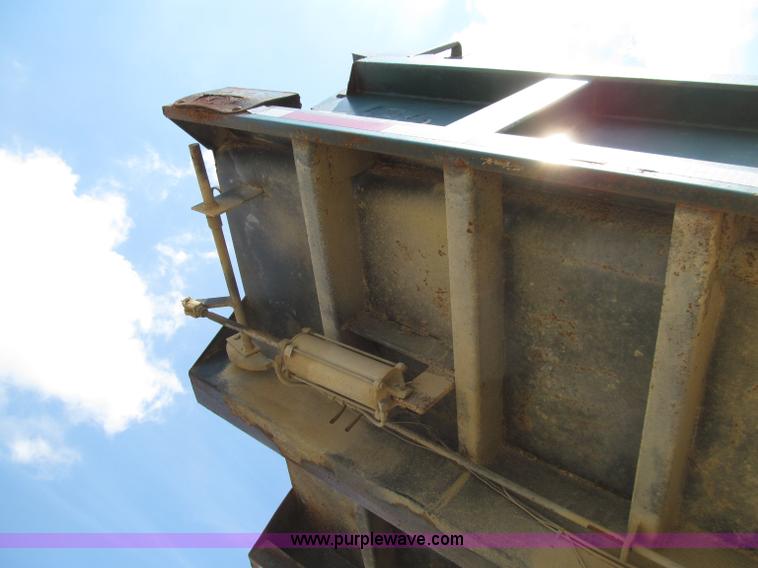 image for item D7330 1989 GMC Brigadier dump truck