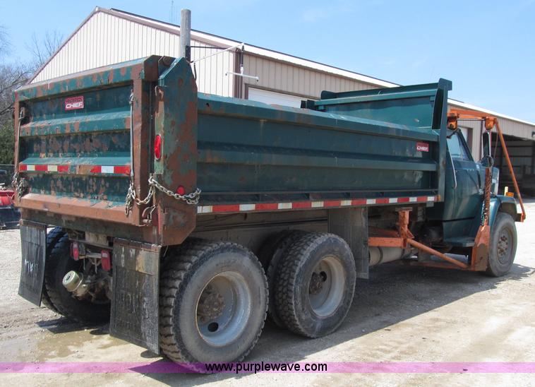 image for item D7331 1988 GMC Brigadier dump truck