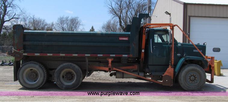 image for item D7331 1988 GMC Brigadier dump truck