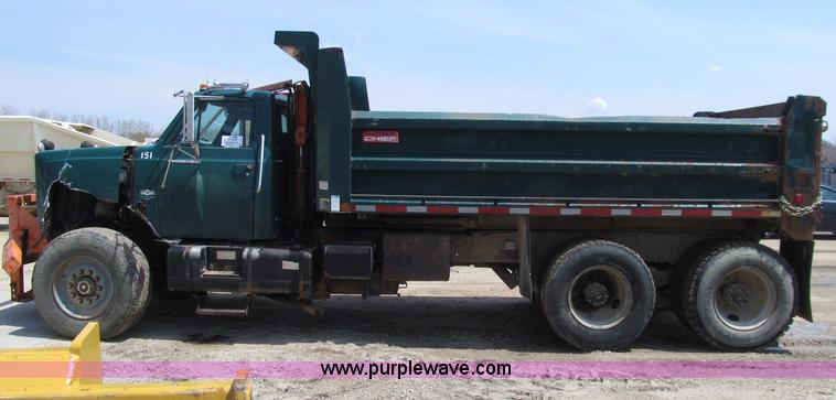 image for item D7331 1988 GMC Brigadier dump truck