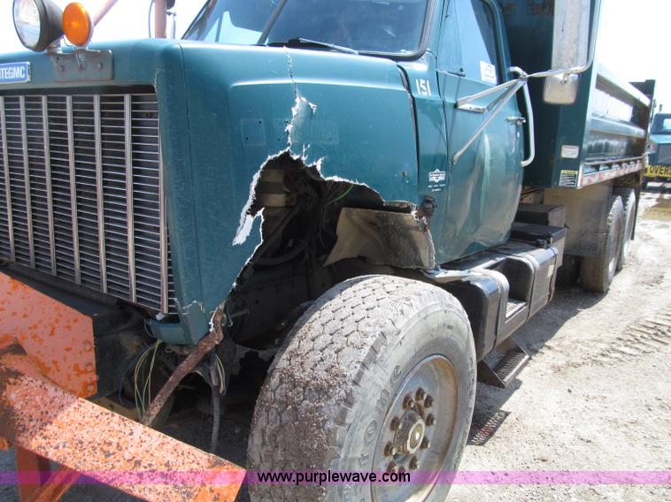 image for item D7331 1988 GMC Brigadier dump truck