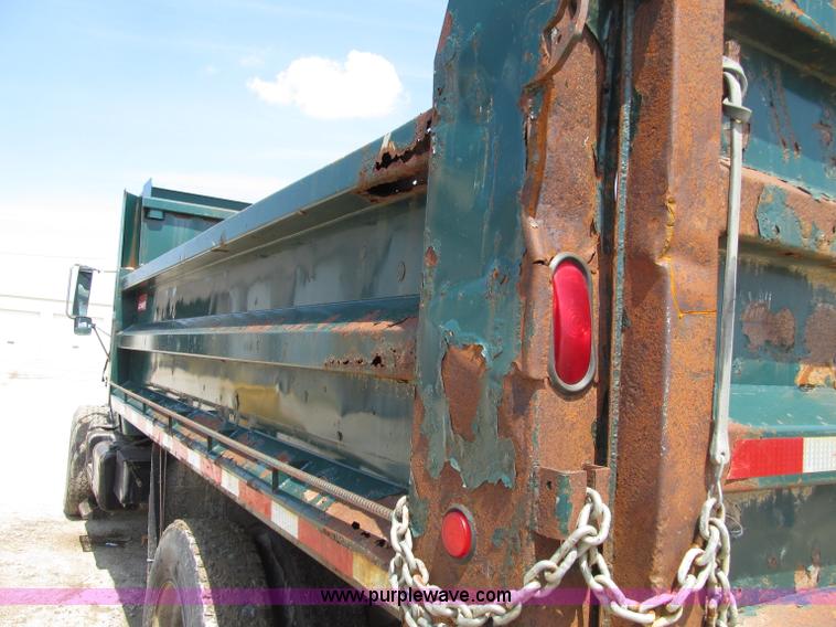 image for item D7331 1988 GMC Brigadier dump truck