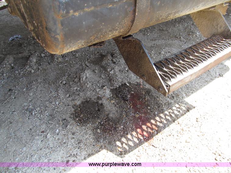 image for item D7331 1988 GMC Brigadier dump truck