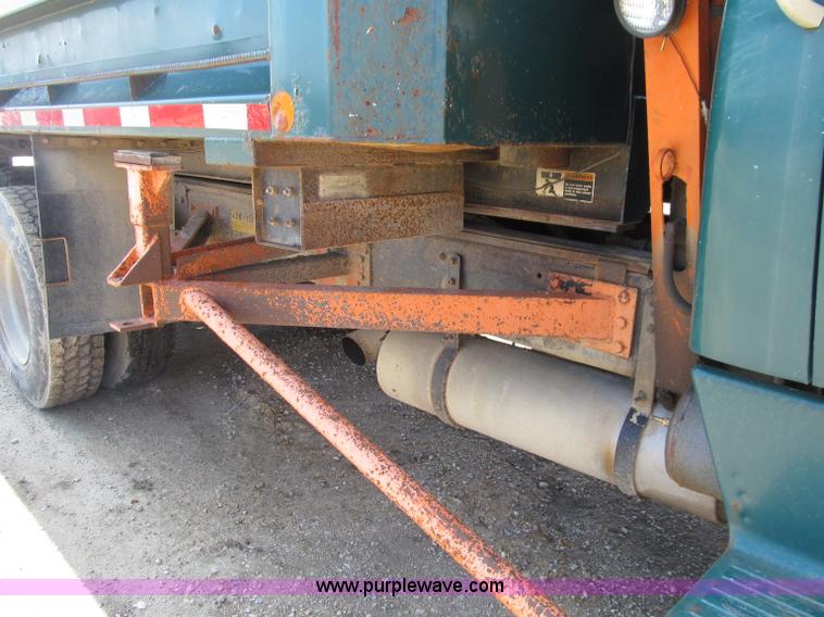 image for item D7331 1988 GMC Brigadier dump truck