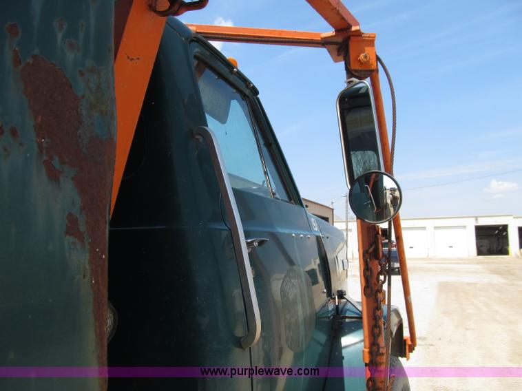 image for item D7331 1988 GMC Brigadier dump truck