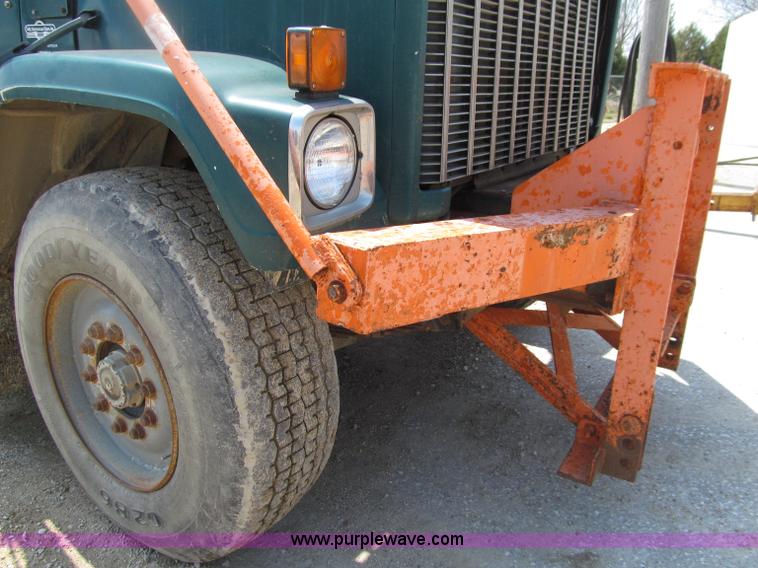 image for item D7331 1988 GMC Brigadier dump truck