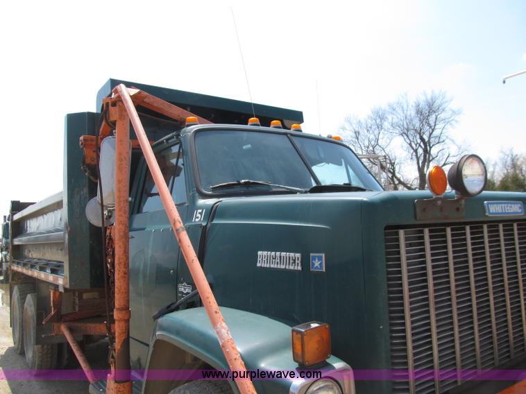 image for item D7331 1988 GMC Brigadier dump truck