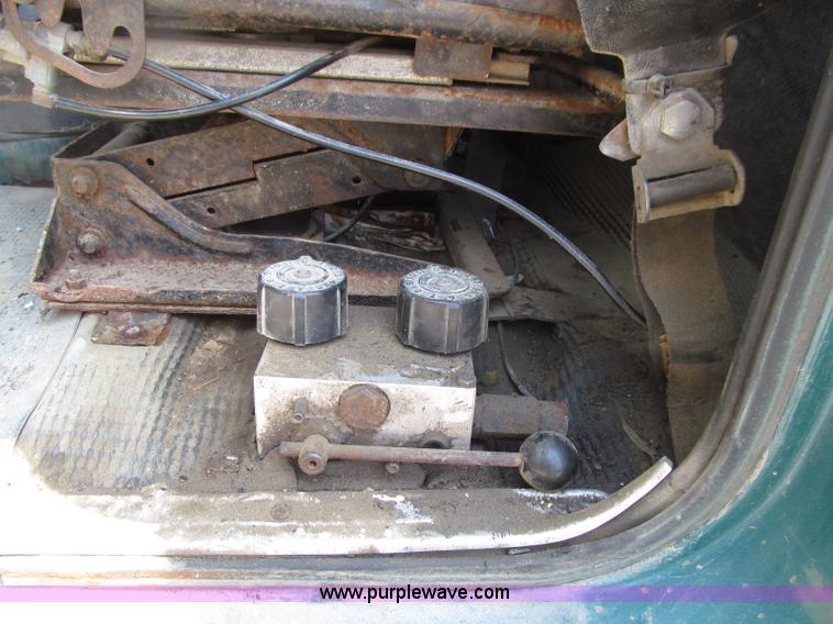 image for item D7331 1988 GMC Brigadier dump truck