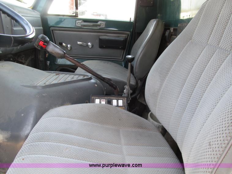 image for item D7331 1988 GMC Brigadier dump truck