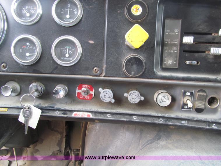 image for item D7331 1988 GMC Brigadier dump truck