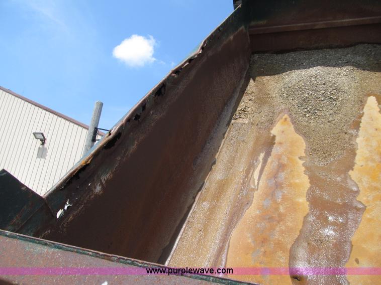 image for item D7331 1988 GMC Brigadier dump truck