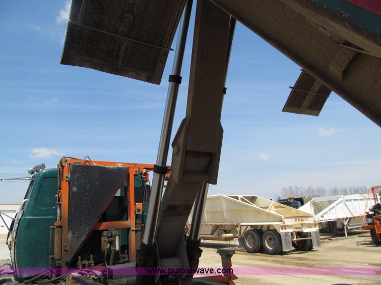 image for item D7331 1988 GMC Brigadier dump truck