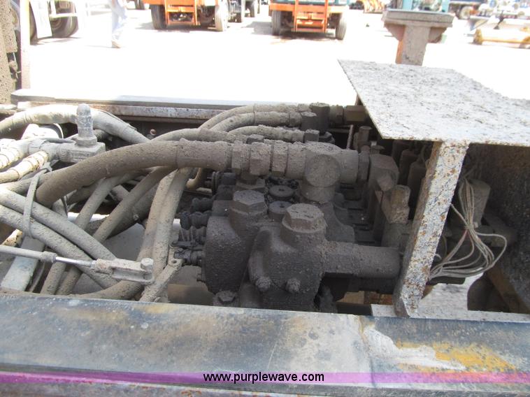 image for item D7331 1988 GMC Brigadier dump truck