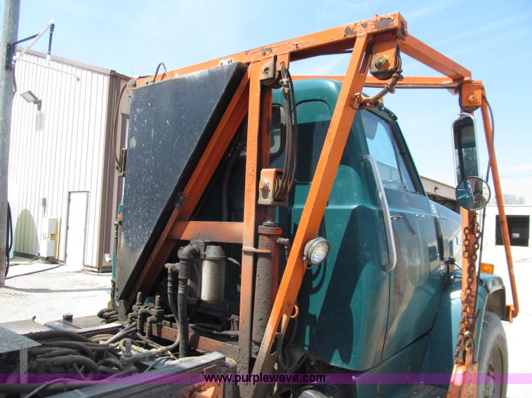 image for item D7331 1988 GMC Brigadier dump truck