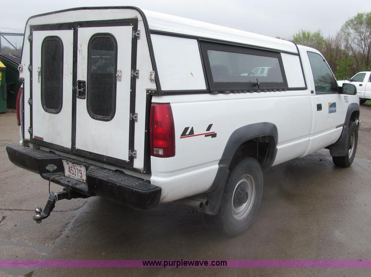 image for item D7356 1995 GMC 2500 SL pickup truck