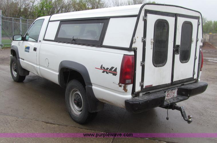 image for item D7356 1995 GMC 2500 SL pickup truck