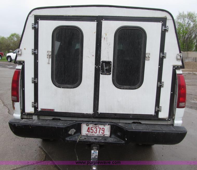 image for item D7356 1995 GMC 2500 SL pickup truck