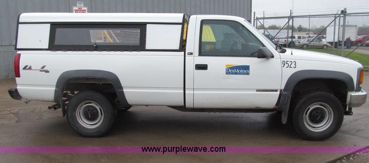 image for item D7356 1995 GMC 2500 SL pickup truck