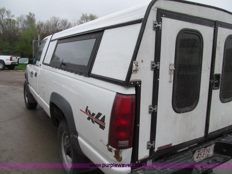 image for item D7356 1995 GMC 2500 SL pickup truck