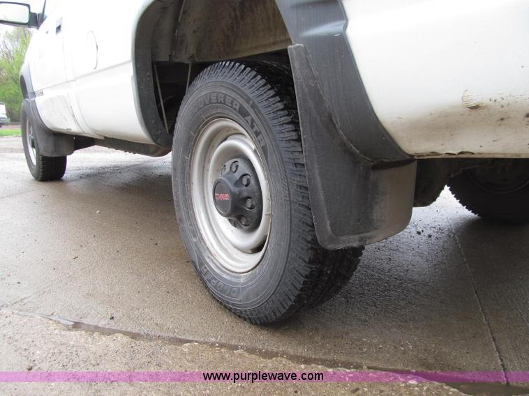 image for item D7356 1995 GMC 2500 SL pickup truck