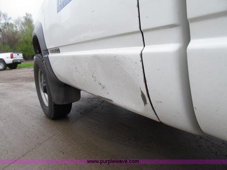 image for item D7356 1995 GMC 2500 SL pickup truck