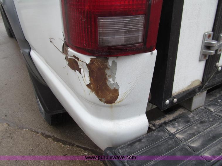 image for item D7356 1995 GMC 2500 SL pickup truck