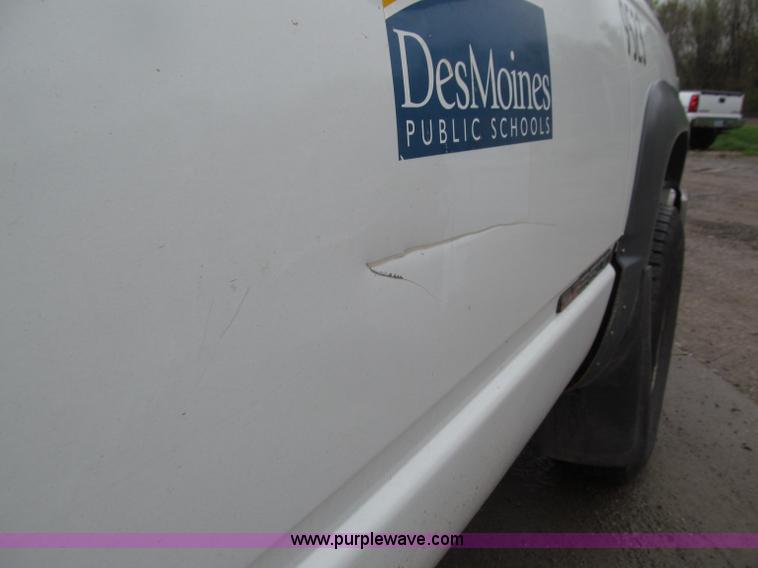 image for item D7356 1995 GMC 2500 SL pickup truck