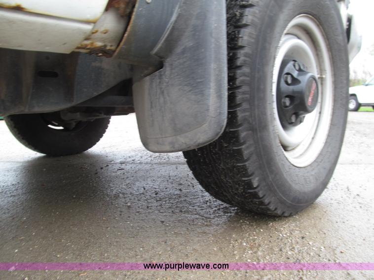 image for item D7356 1995 GMC 2500 SL pickup truck