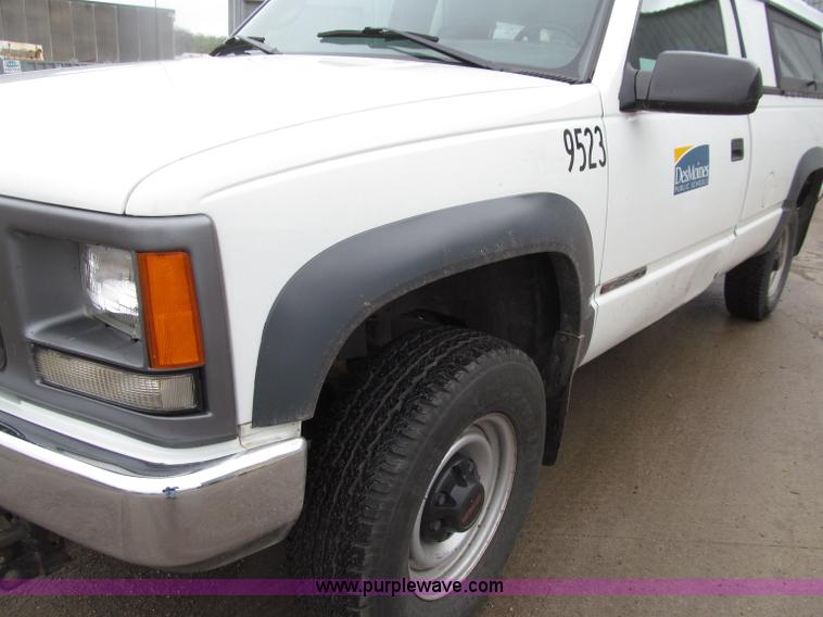 image for item D7356 1995 GMC 2500 SL pickup truck