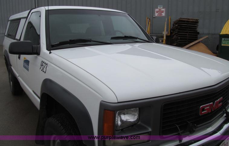 image for item D7356 1995 GMC 2500 SL pickup truck