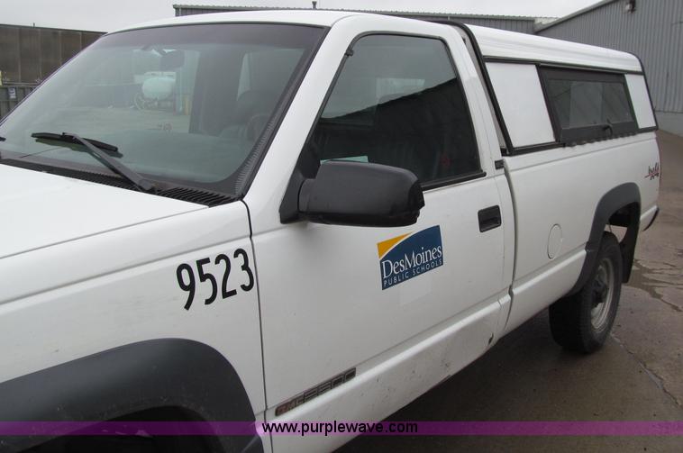 image for item D7356 1995 GMC 2500 SL pickup truck