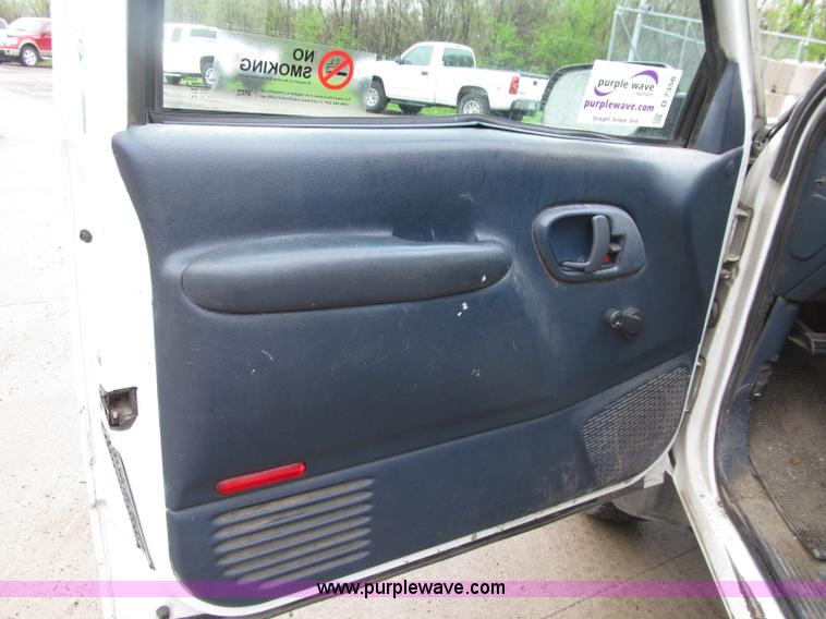 image for item D7356 1995 GMC 2500 SL pickup truck