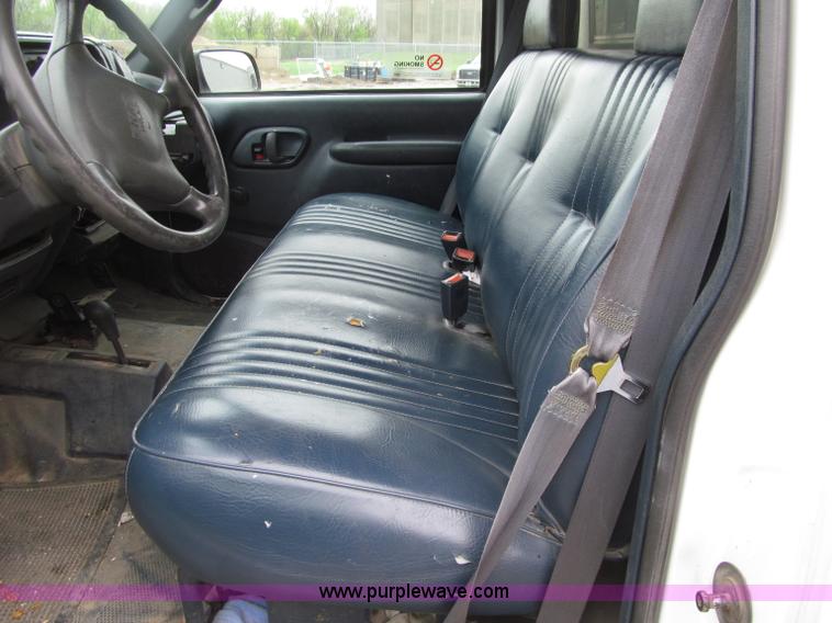 image for item D7356 1995 GMC 2500 SL pickup truck