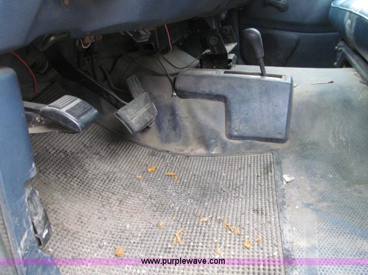 image for item D7356 1995 GMC 2500 SL pickup truck