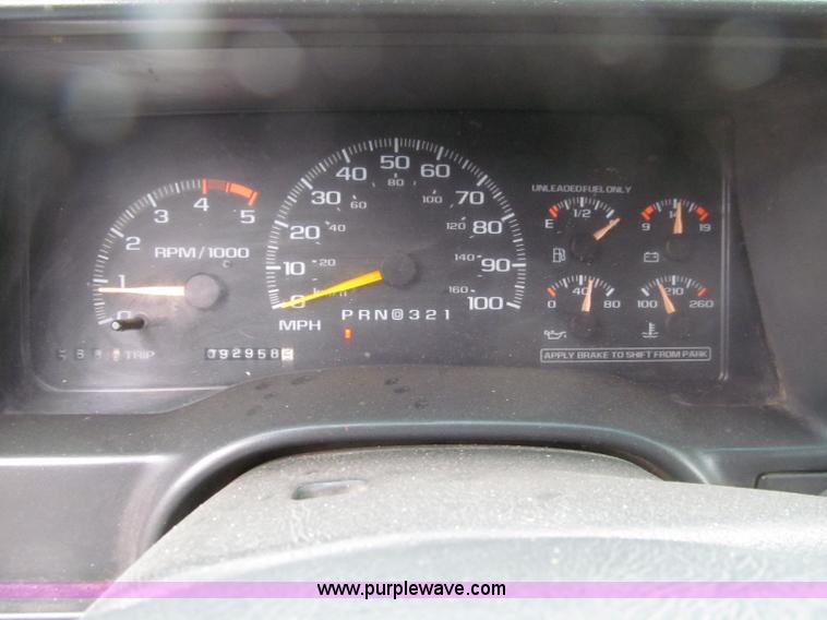 image for item D7356 1995 GMC 2500 SL pickup truck