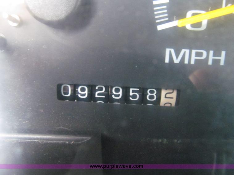 image for item D7356 1995 GMC 2500 SL pickup truck