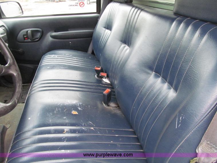 image for item D7356 1995 GMC 2500 SL pickup truck