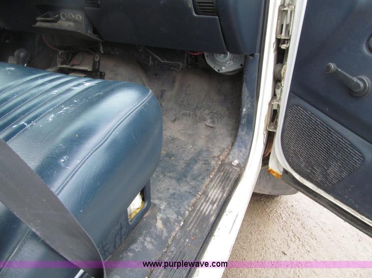 image for item D7356 1995 GMC 2500 SL pickup truck