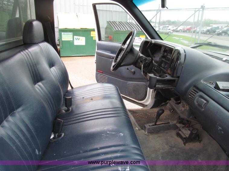 image for item D7356 1995 GMC 2500 SL pickup truck