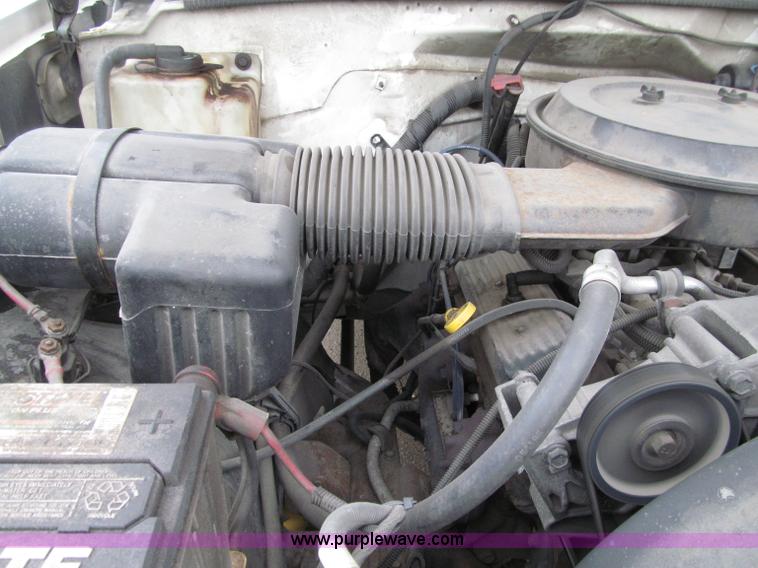 image for item D7356 1995 GMC 2500 SL pickup truck